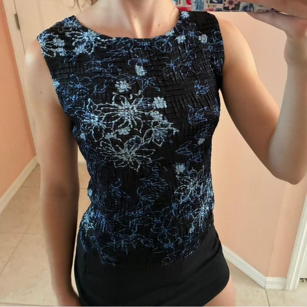 Annex Women's Black and Blue Vest